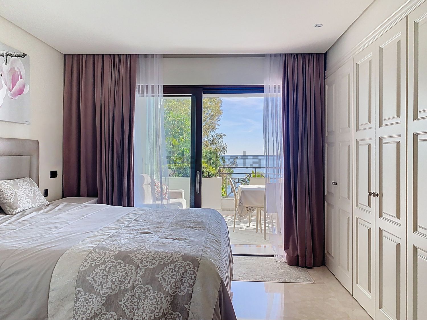 Apartamento em primeira linha de praia em Estepona — Quarto