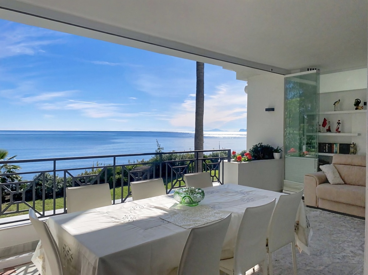 Apartamento em primeira linha de praia em Estepona