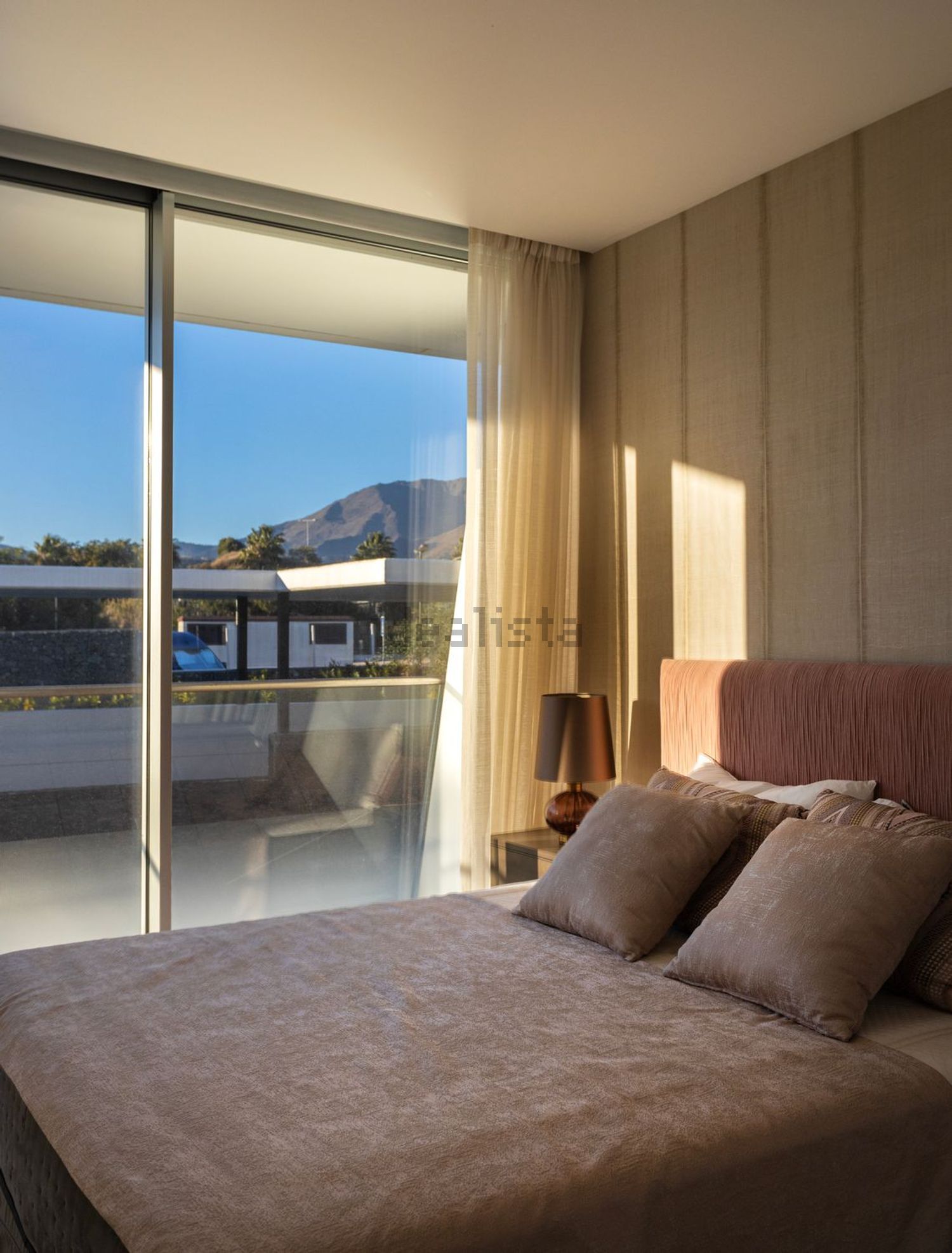Beachfront flat in Estepona — Bedroom