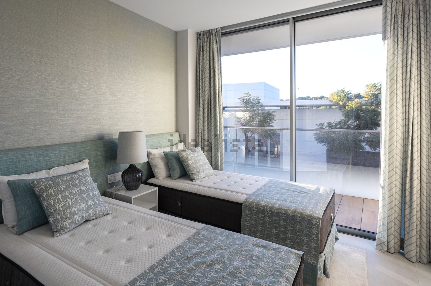 Beachfront flat in Estepona — Bedroom