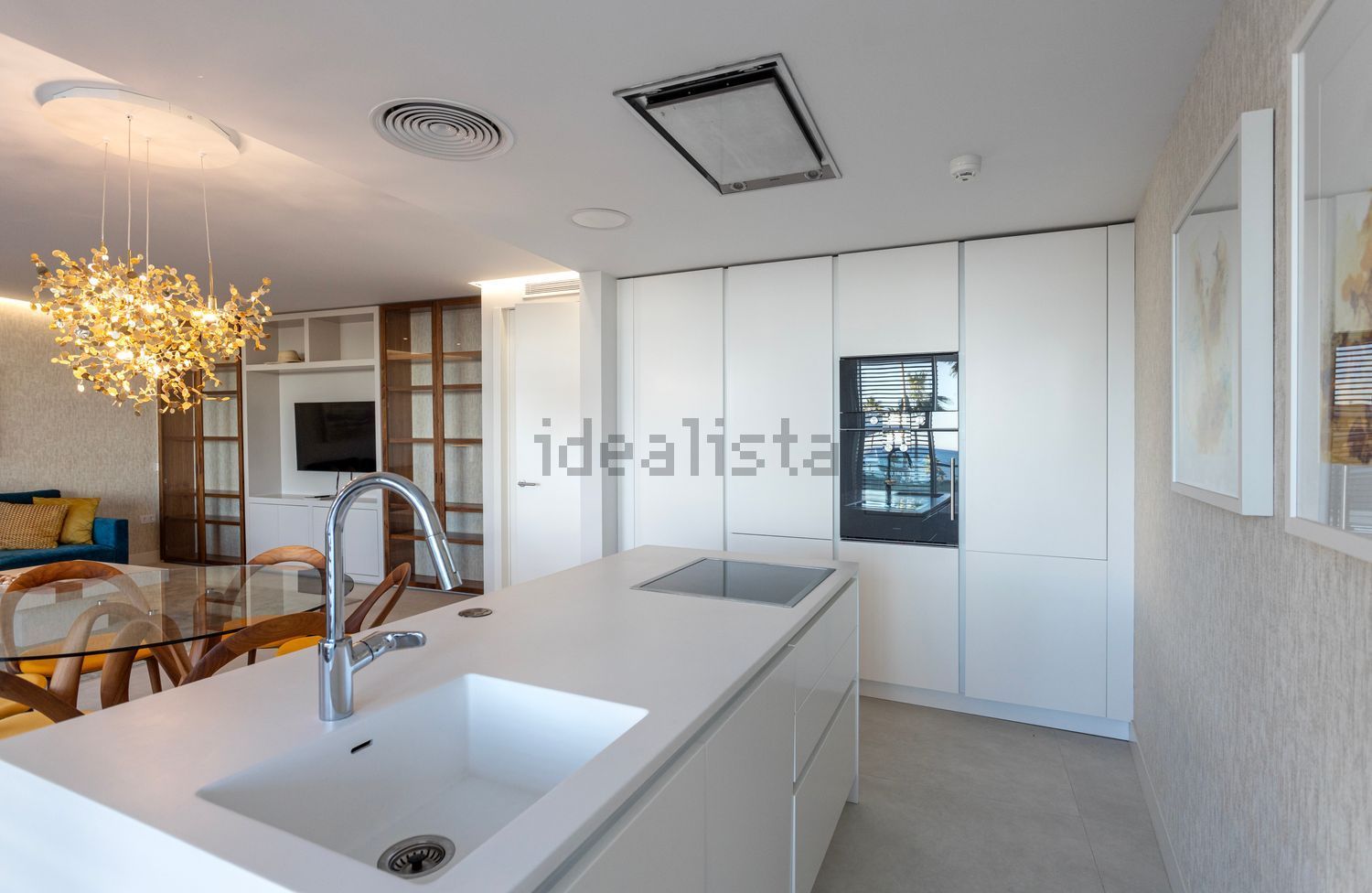 Beachfront flat in Estepona — Kitchen