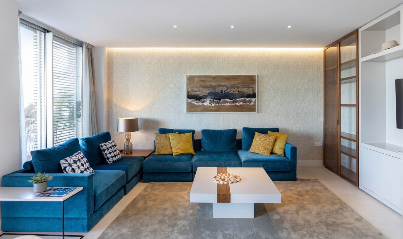 Beachfront flat in Estepona — Living room