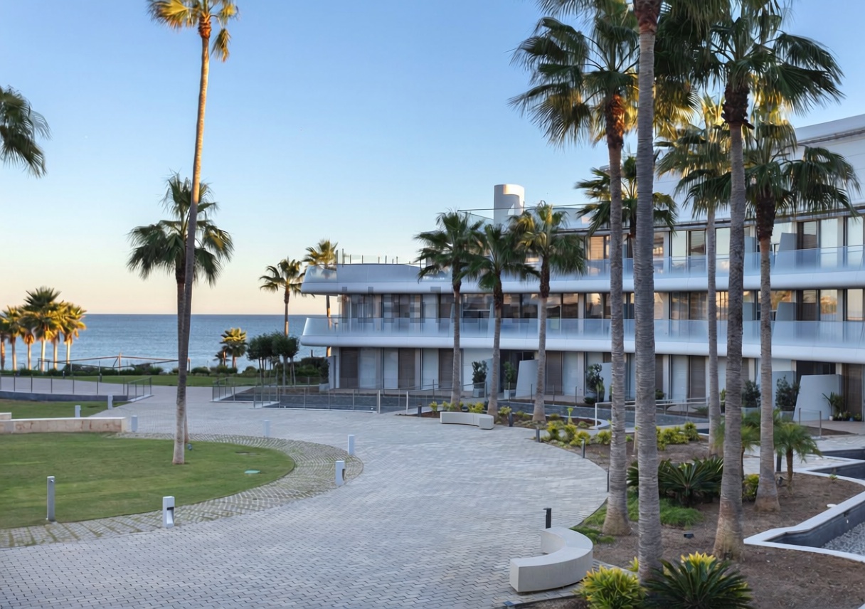 Beachfront flat in Estepona — Sea view