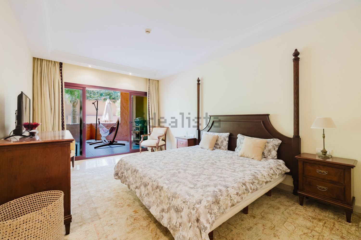 Piso en primera línea de playa en Estepona — Dormitorio