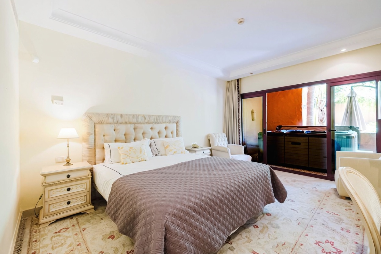 Beachfront flat in Estepona — Bedroom