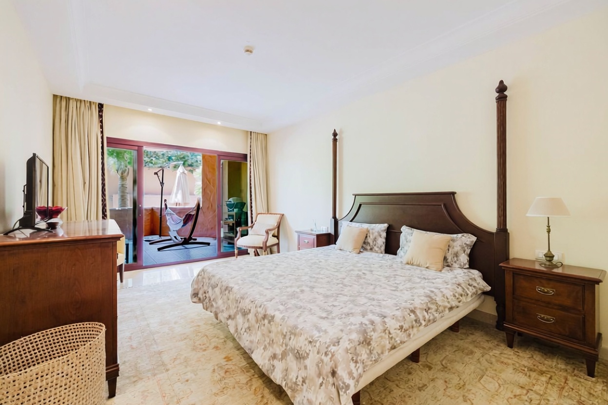 Beachfront flat in Estepona — Bedroom