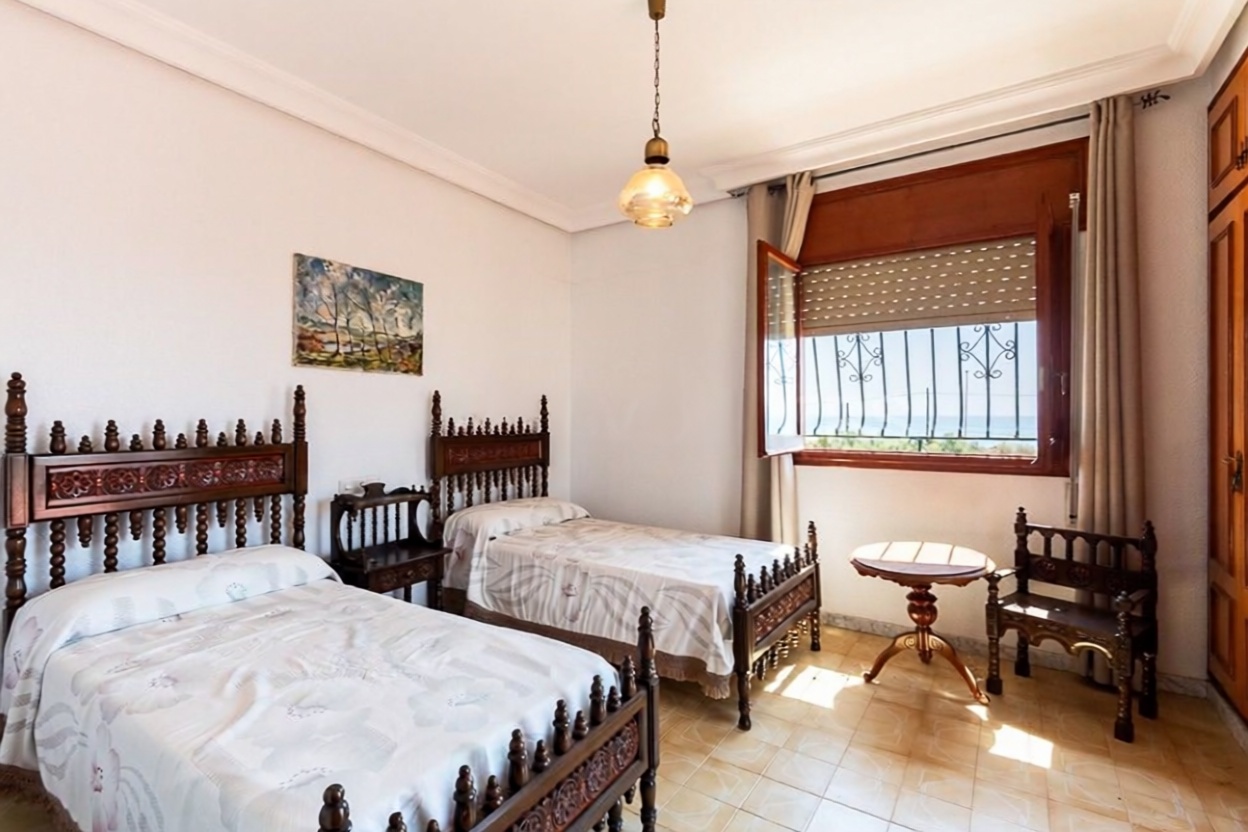 Chalet à vendre avec accès direct à la plage à Vinaròs — Chambre