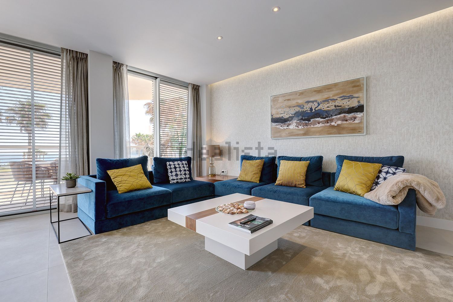 Wohnung in erste Strandlinie in Estepona — Wohnzimmer