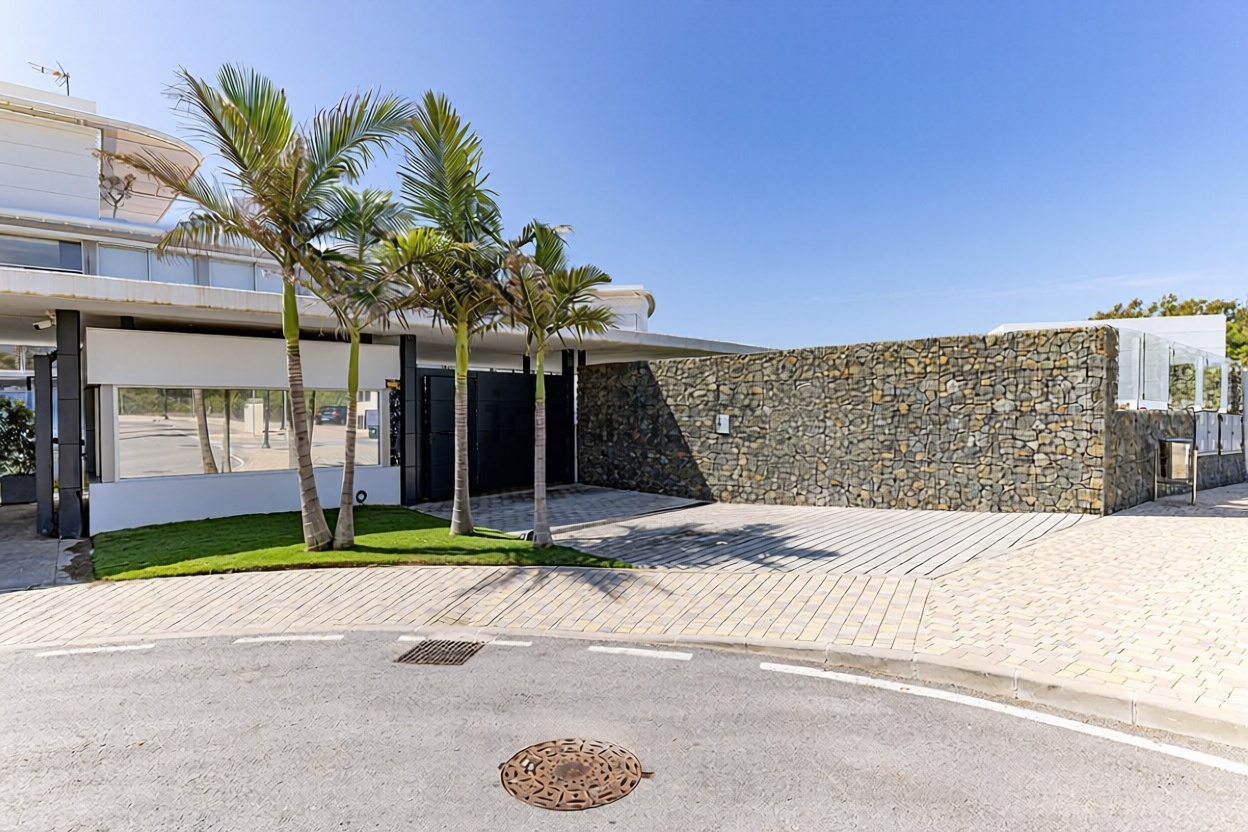 Beachfront flat in Estepona — Bedroom