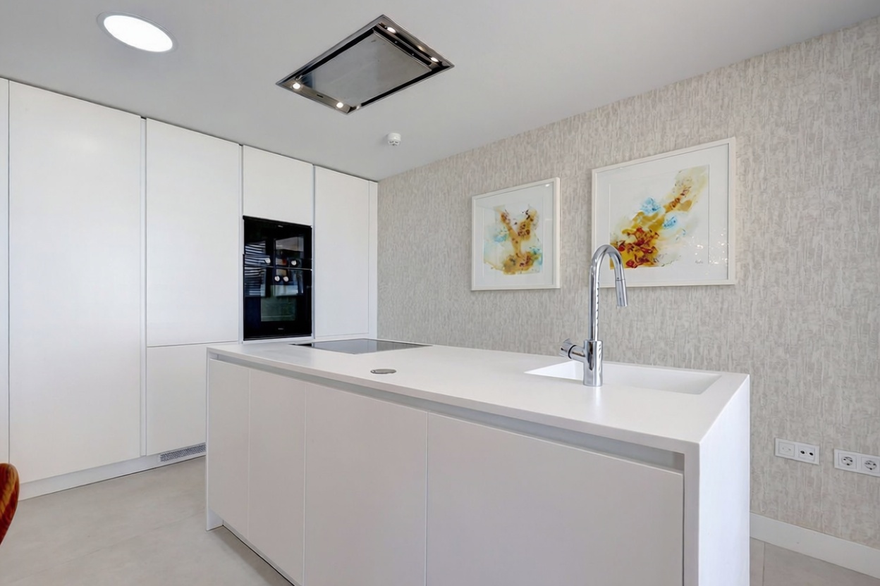 Beachfront flat in Estepona — Kitchen