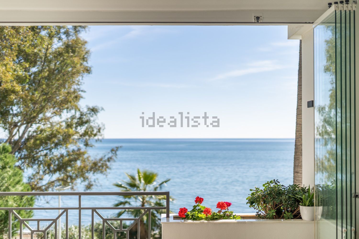 Apartamento em primeira linha de praia em Estepona — Vista mar