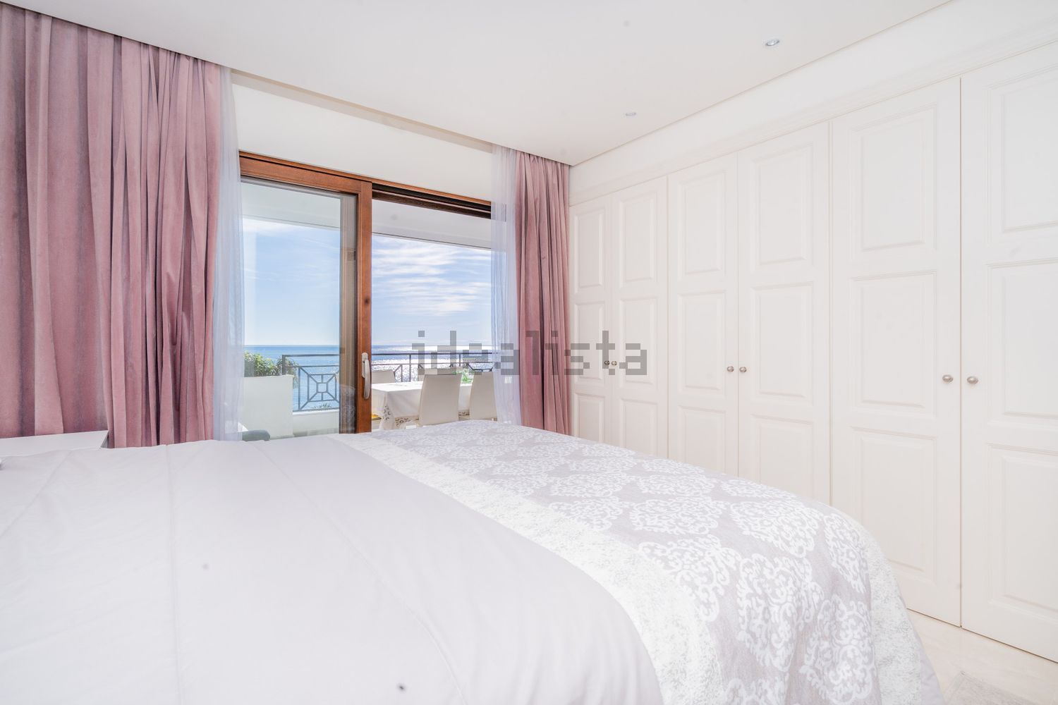 Apartamento em primeira linha de praia em Estepona — Quarto