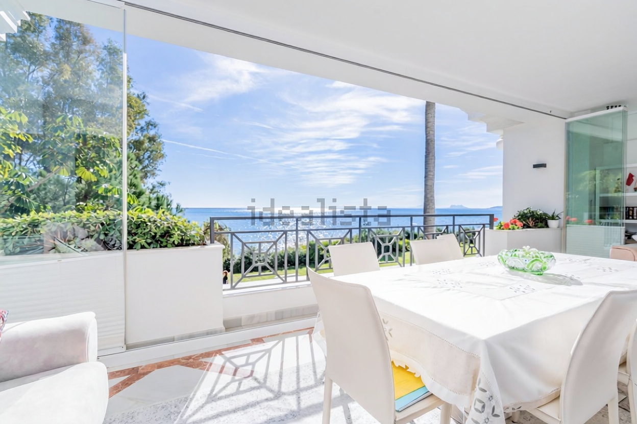 Apartamento em primeira linha de praia em Estepona
