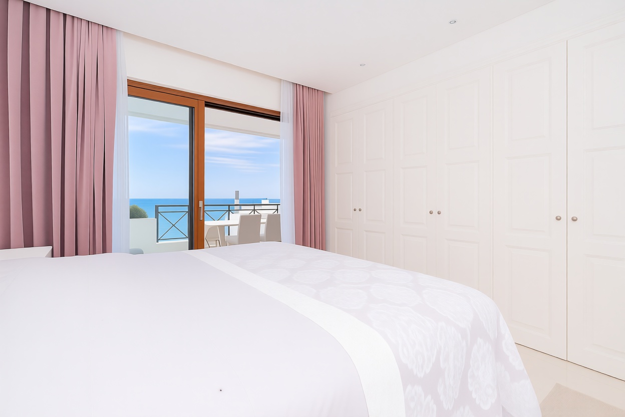 Beachfront flat in Estepona — Bedroom