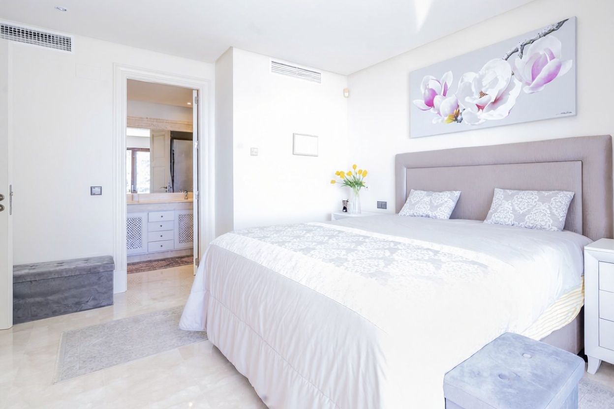 Beachfront flat in Estepona — Bedroom