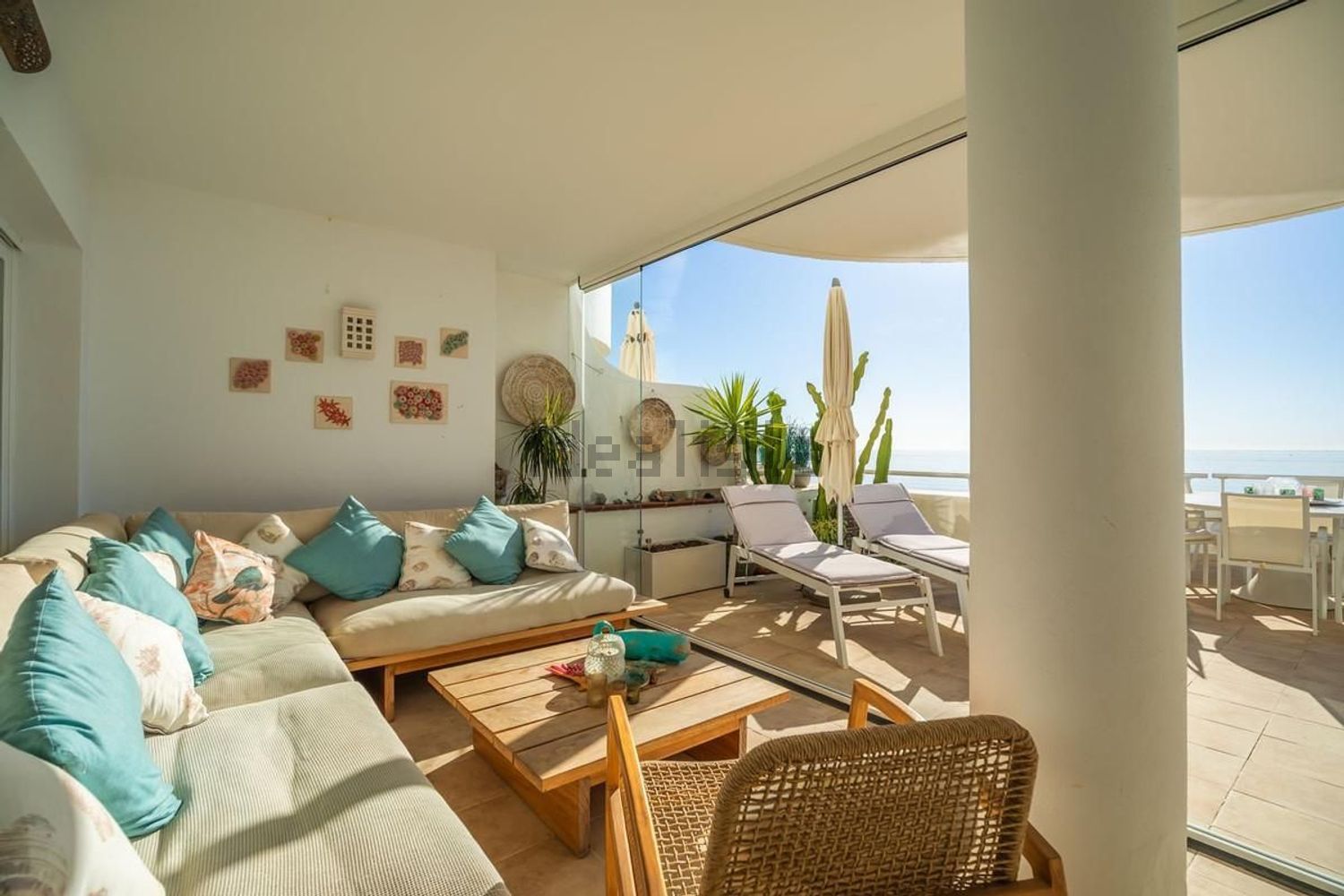 Ático em primeira linha de mar em Estepona — Sala