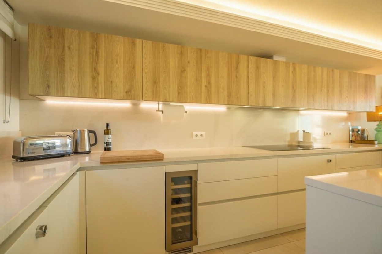 Ático en primera línea de mar en Estepona — Baño