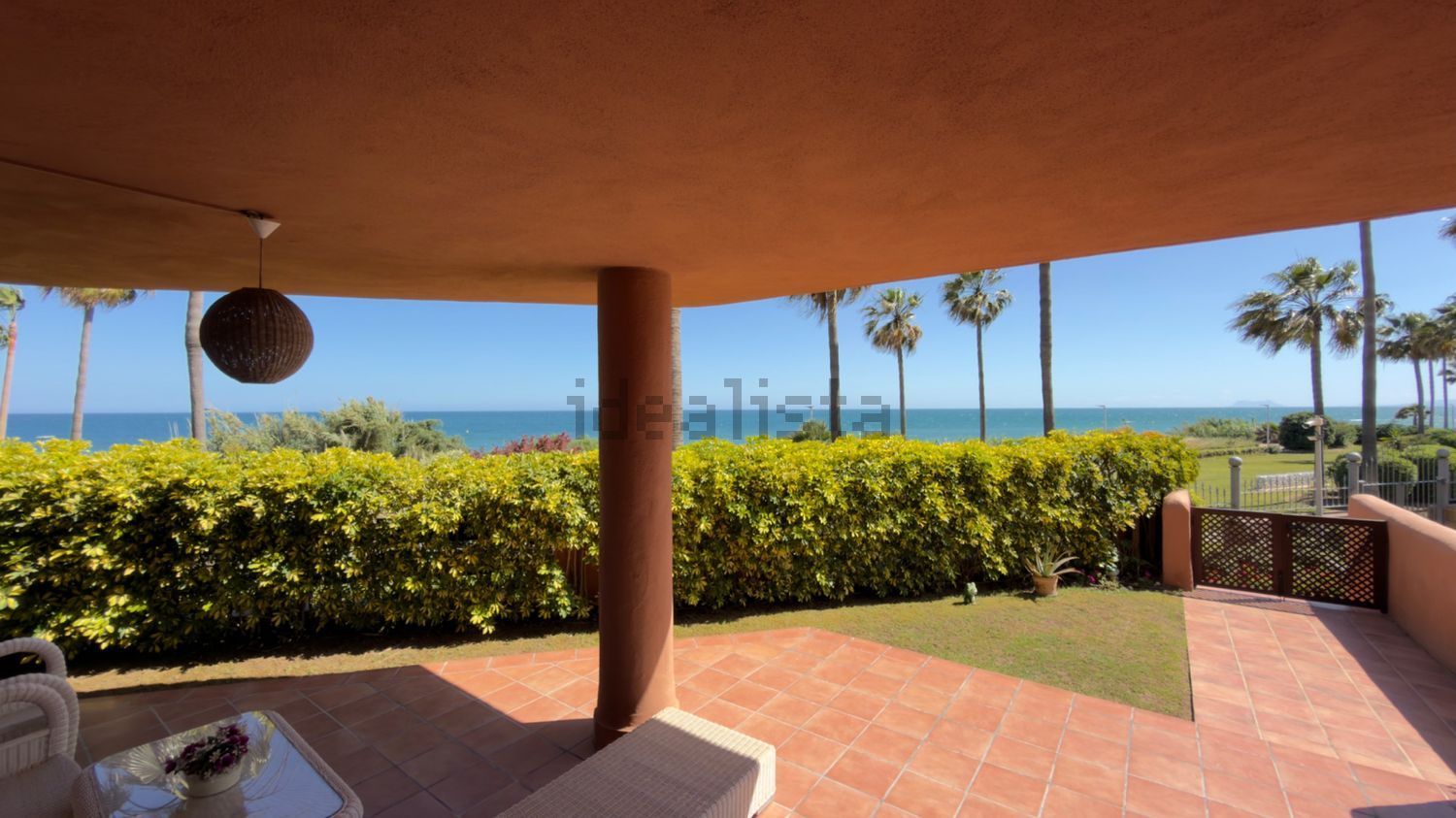 Apartamento em primeira linha de praia em Estepona