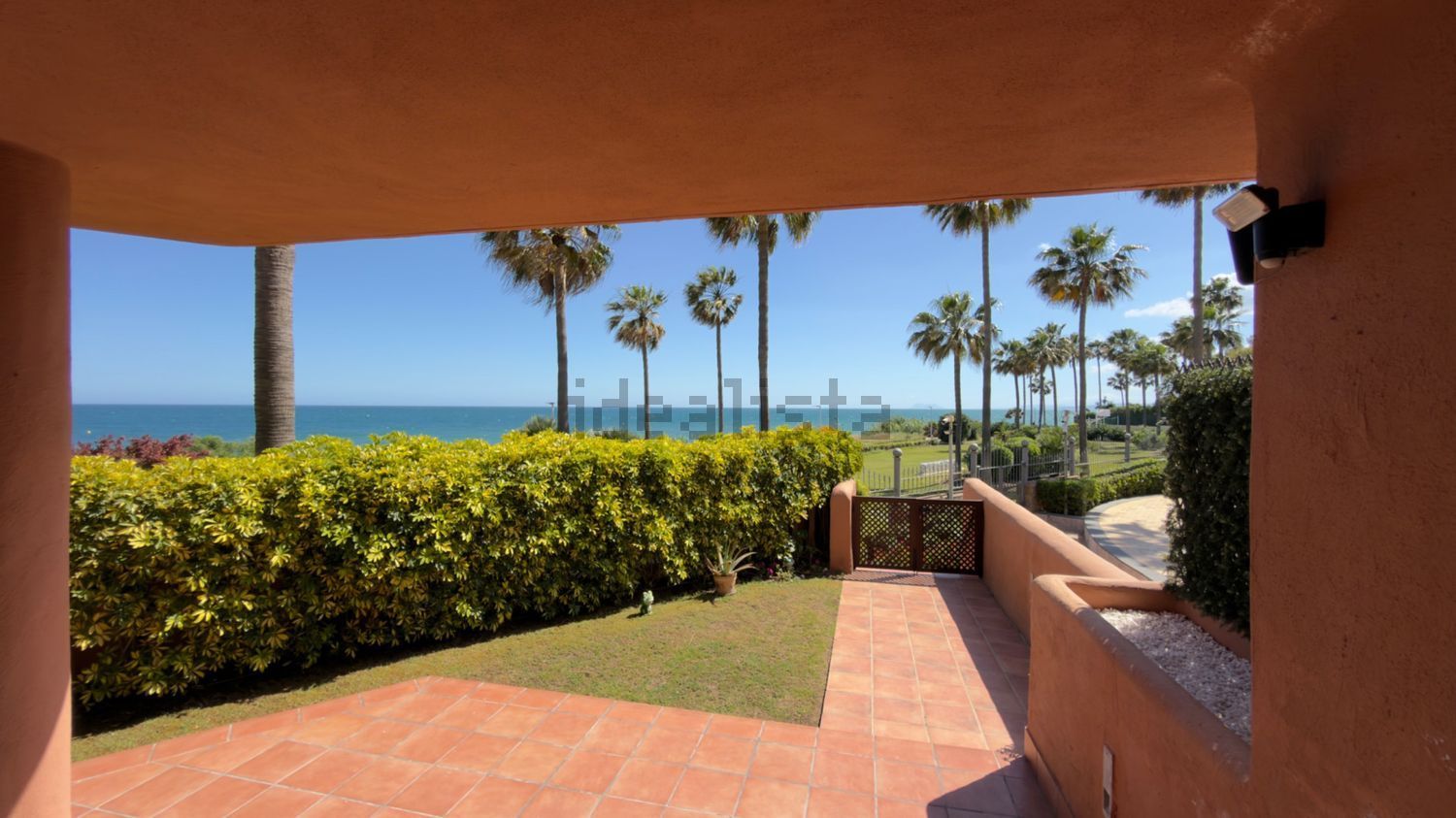 Apartamento em primeira linha de praia em Estepona — Terraço mar