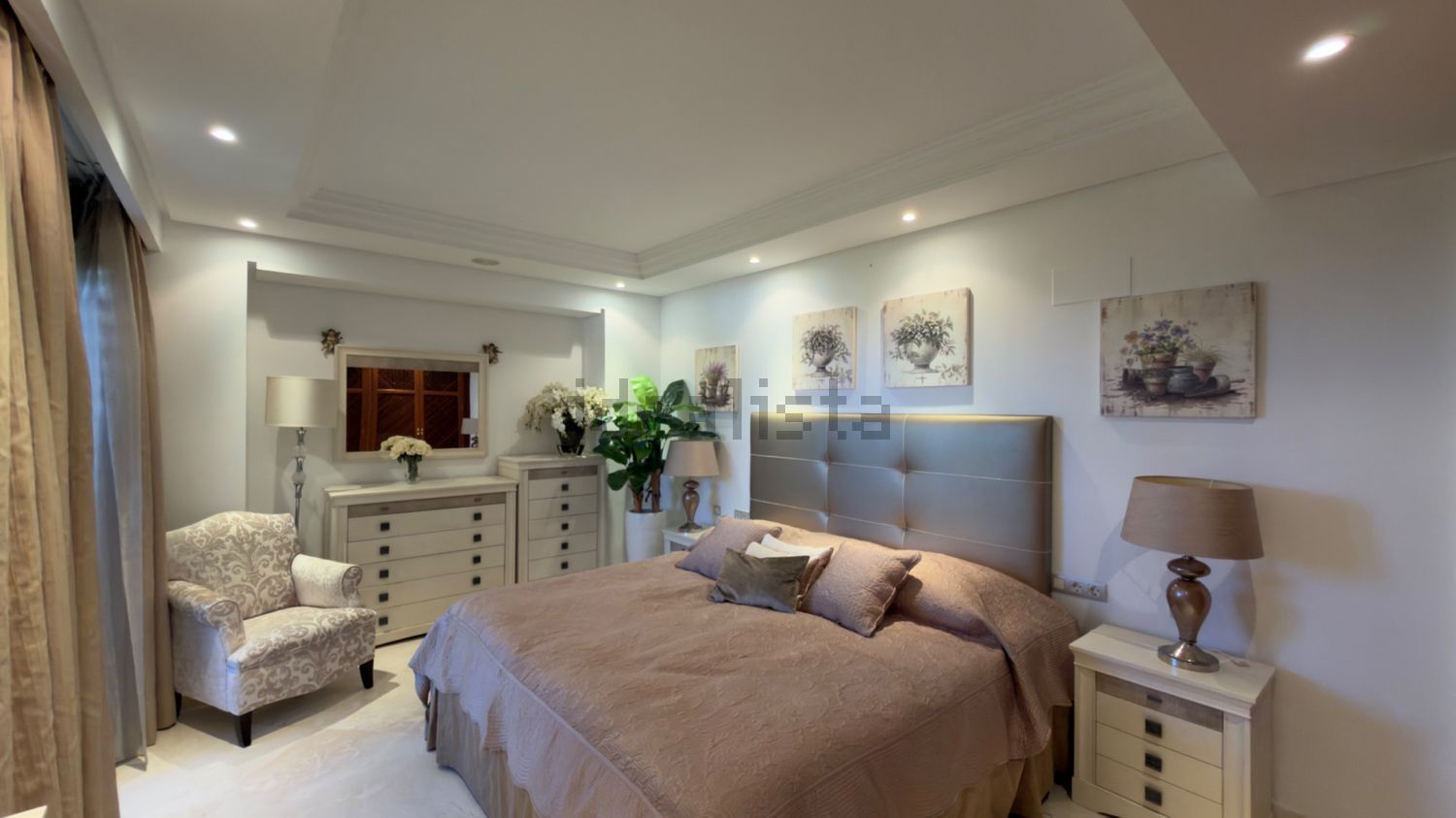 Apartamento em primeira linha de praia em Estepona — Quarto