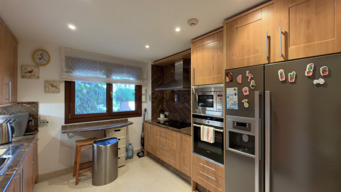Beachfront flat in Estepona — Kitchen