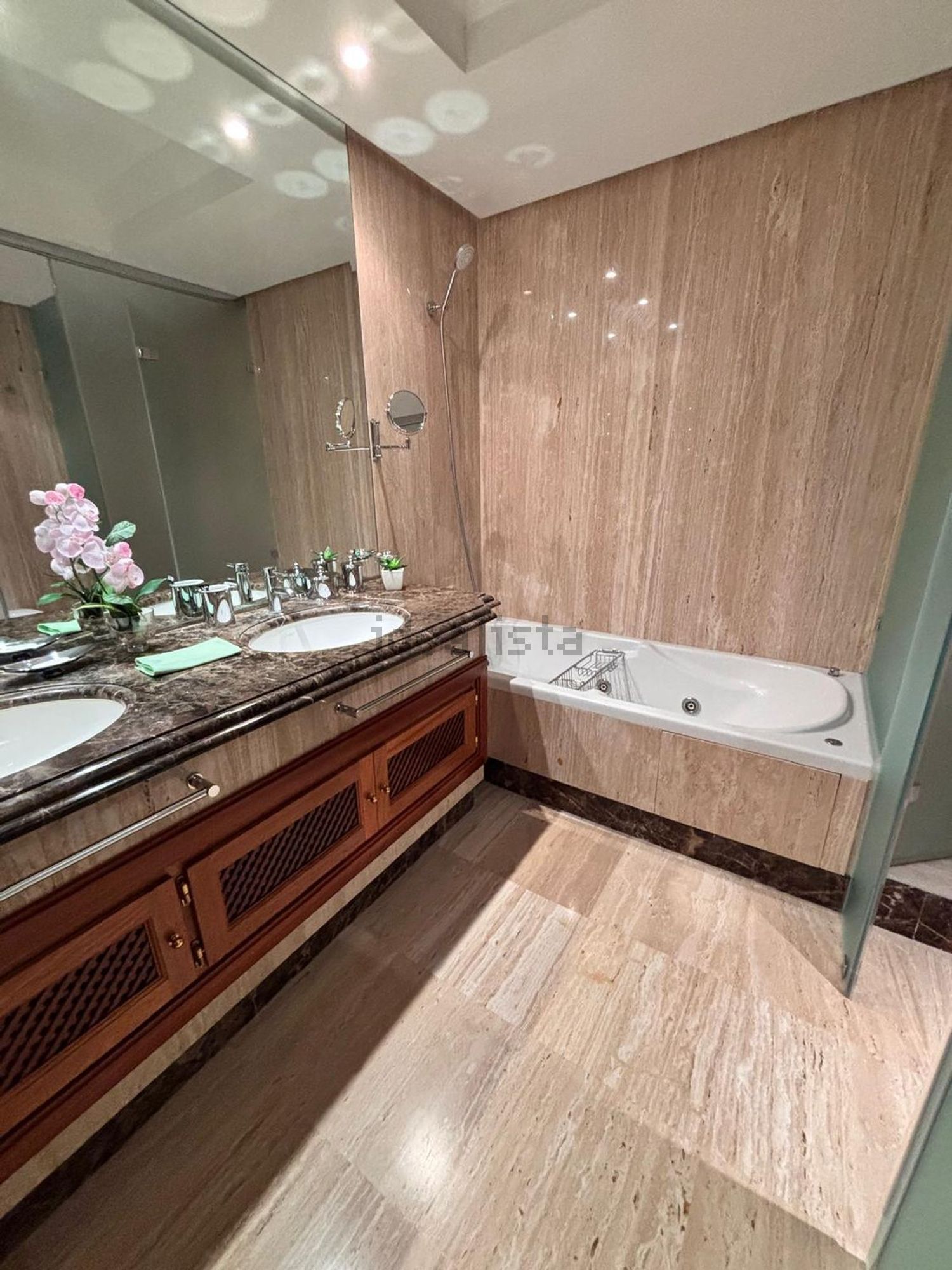 Appartement en première ligne de plage à Estepona — Séjour