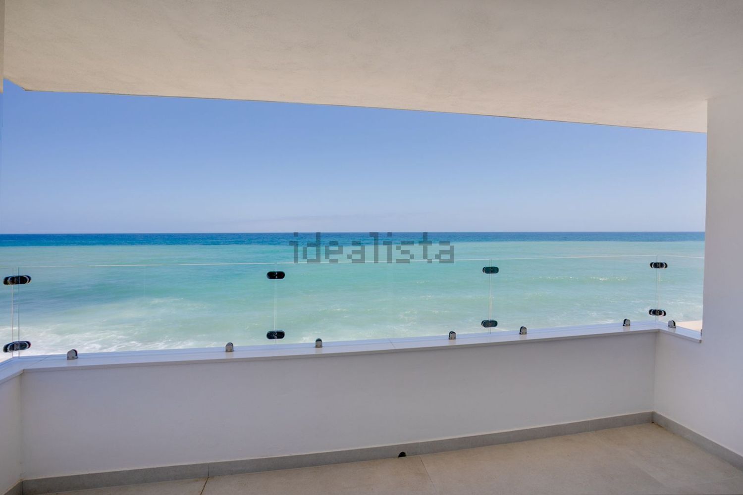 Chalet mit direkter Strandzugang in Estepona