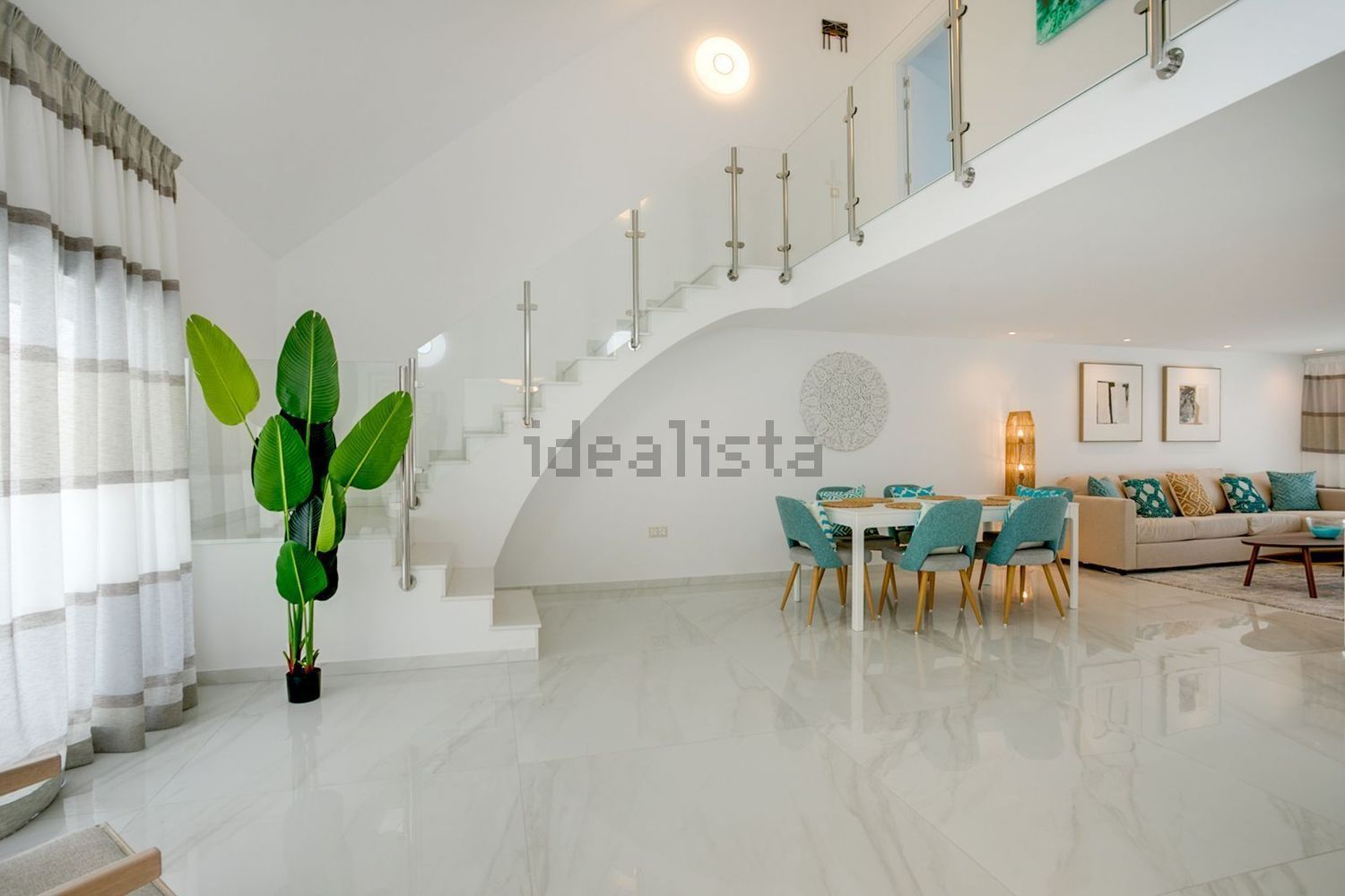 Chalet avec accès direct à la plage à Estepona — Séjour