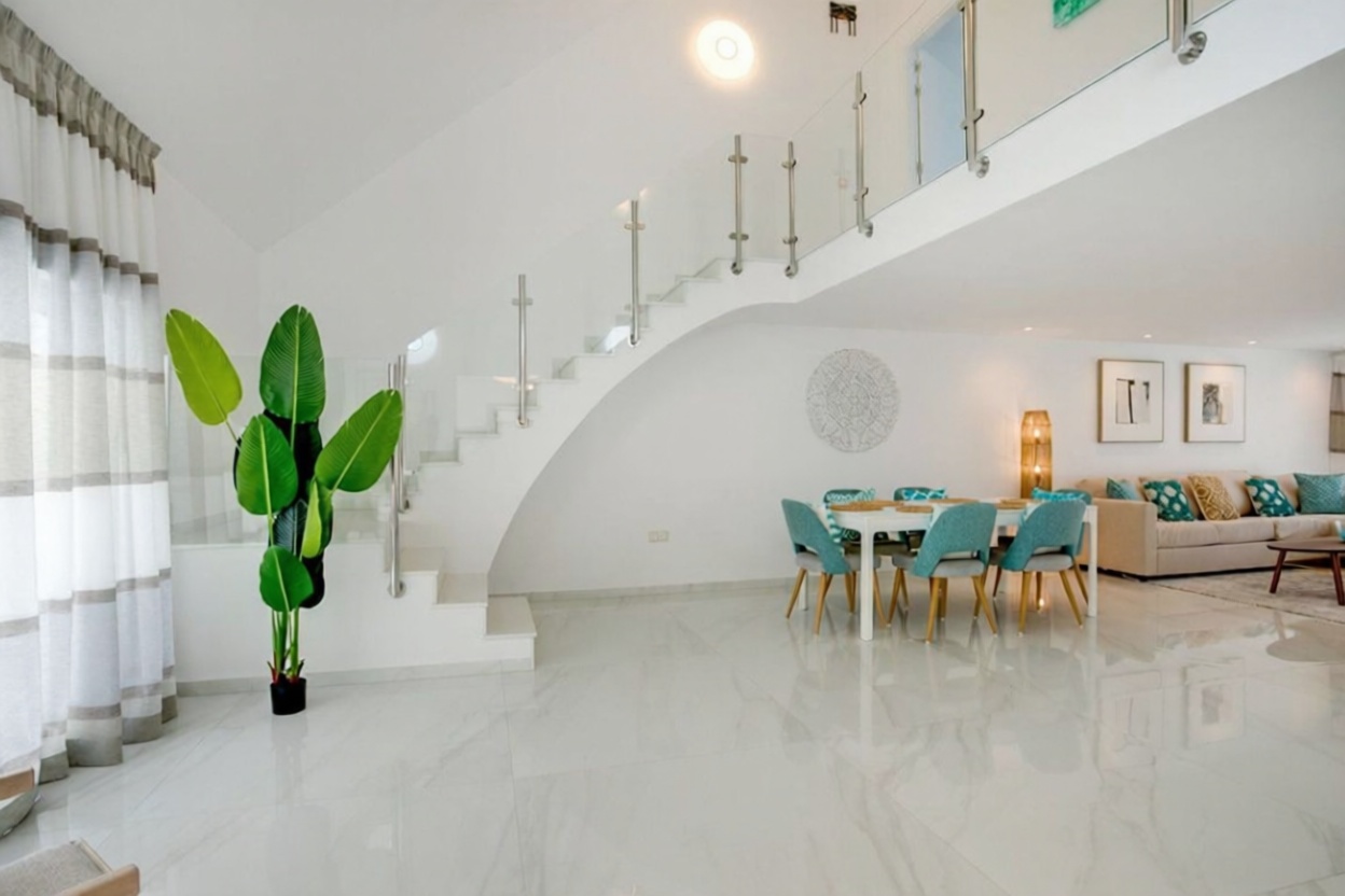 Chalet avec accès direct à la plage à Estepona — Séjour