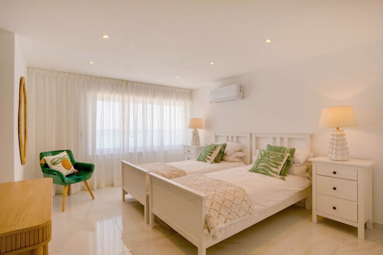 Chalet avec accès direct à la plage à Estepona — Chambre