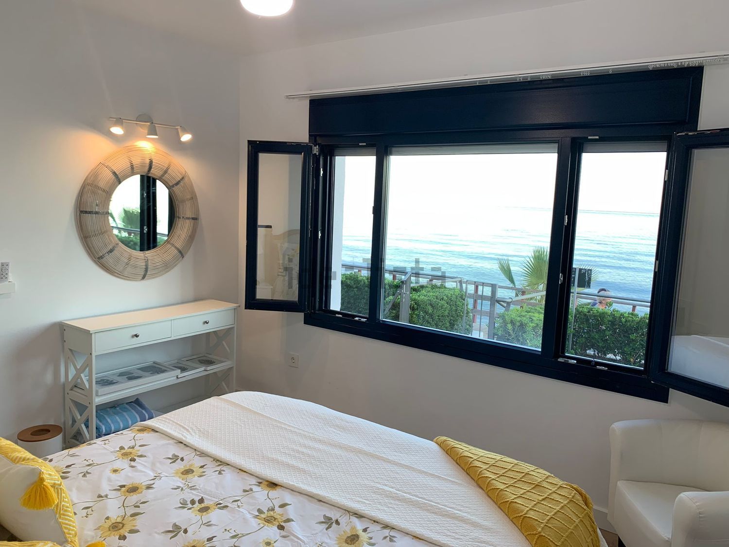 Chalet avec accès direct à la plage à Estepona — Chambre