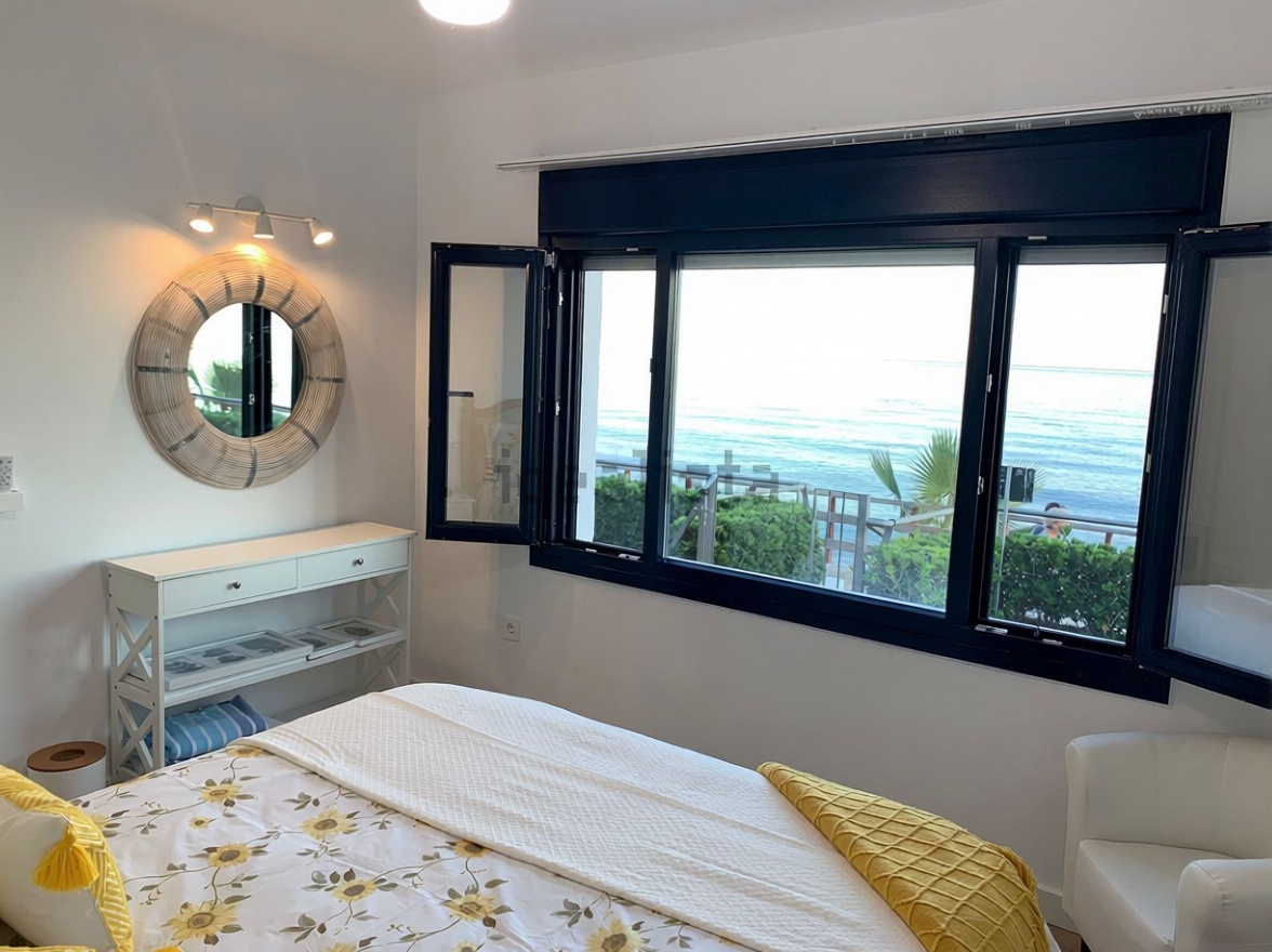 Chalet mit direkter Strandzugang in Estepona — Schlafzimmer