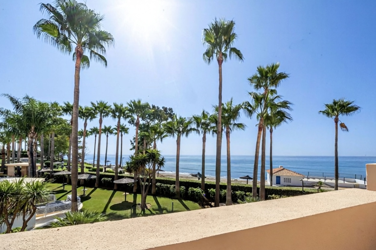 Apartamento em primeira linha de praia em Estepona
