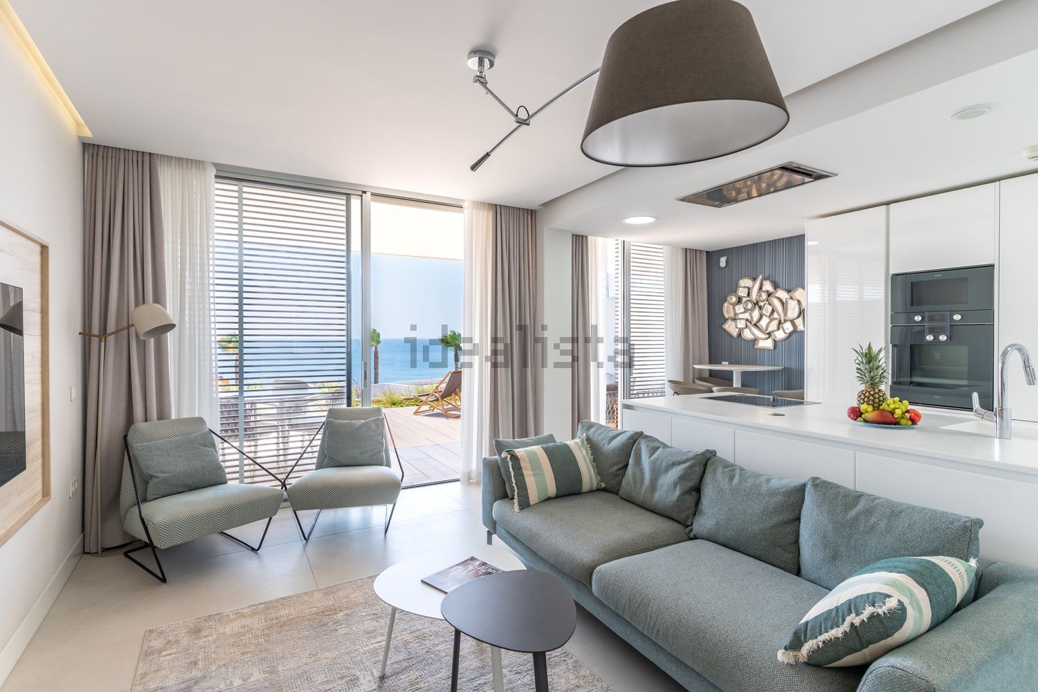 Wohnung in erste Strandlinie in Estepona — Wohnzimmer
