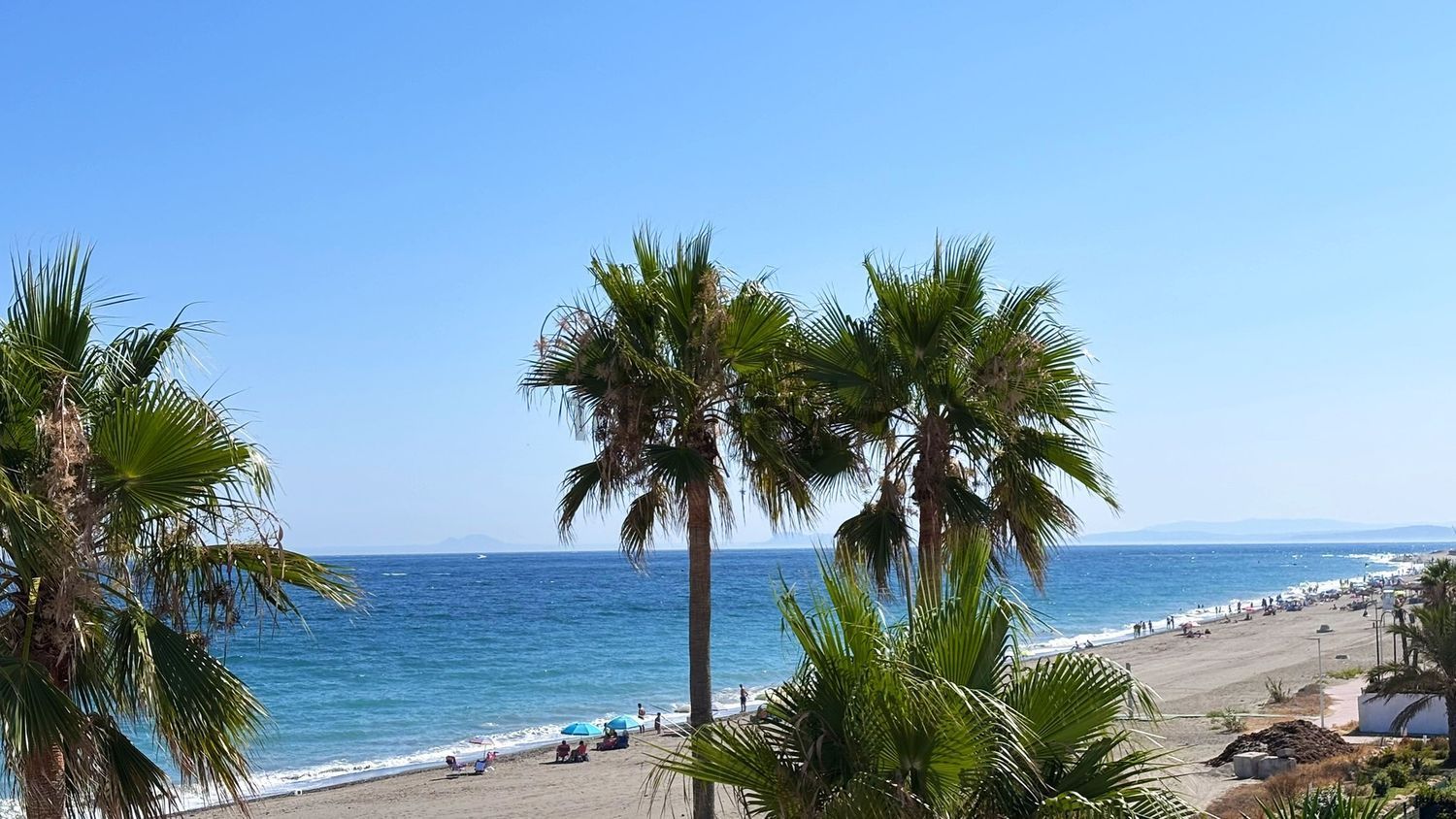 Chalet with direct beach access in Estepona — Sea view