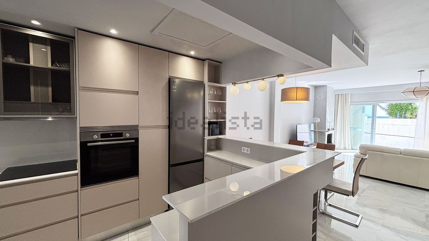 Chalet with direct beach access in Estepona — Kitchen