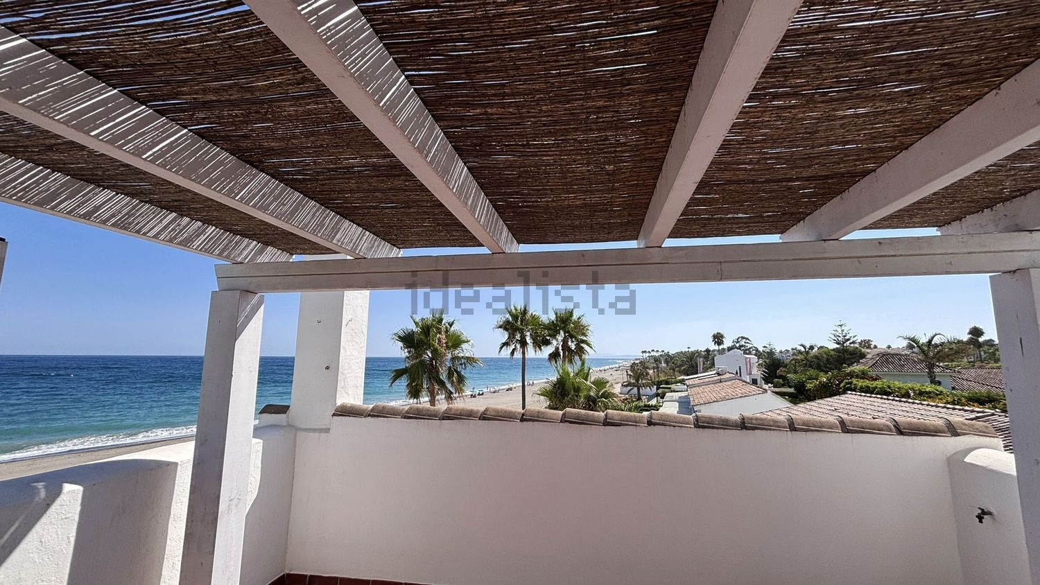 Chalet mit direkter Strandzugang in Estepona