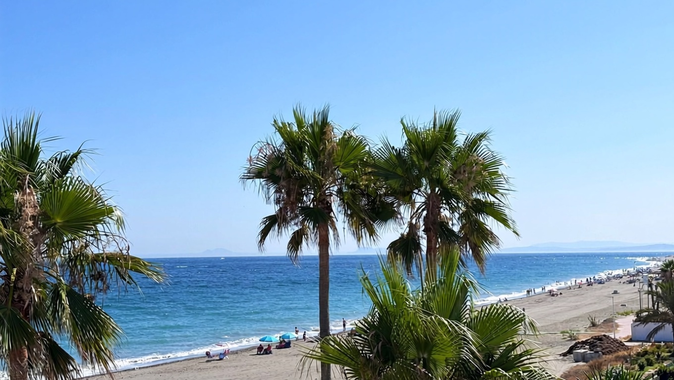 Chalet mit direkter Strandzugang in Estepona — Meerblick