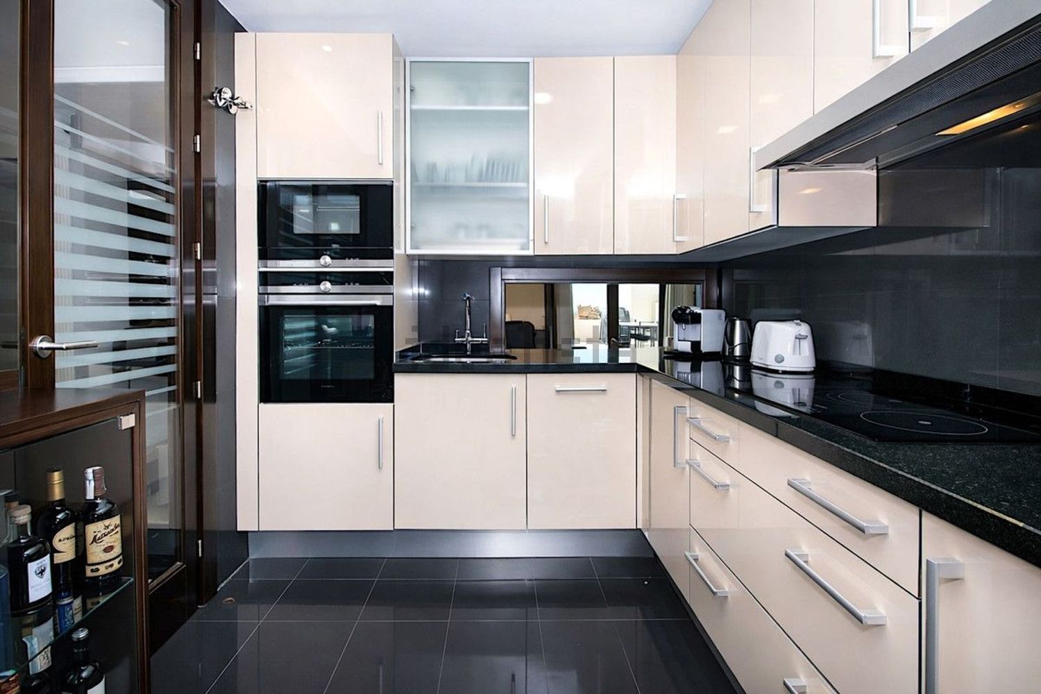 Beachfront duplex in Estepona — Kitchen