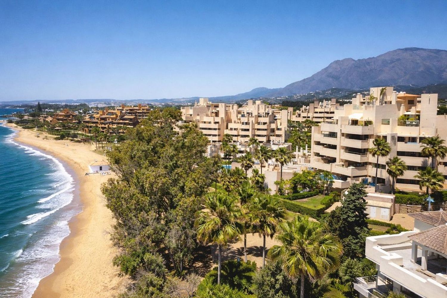 Beachfront duplex in Estepona — Aerial