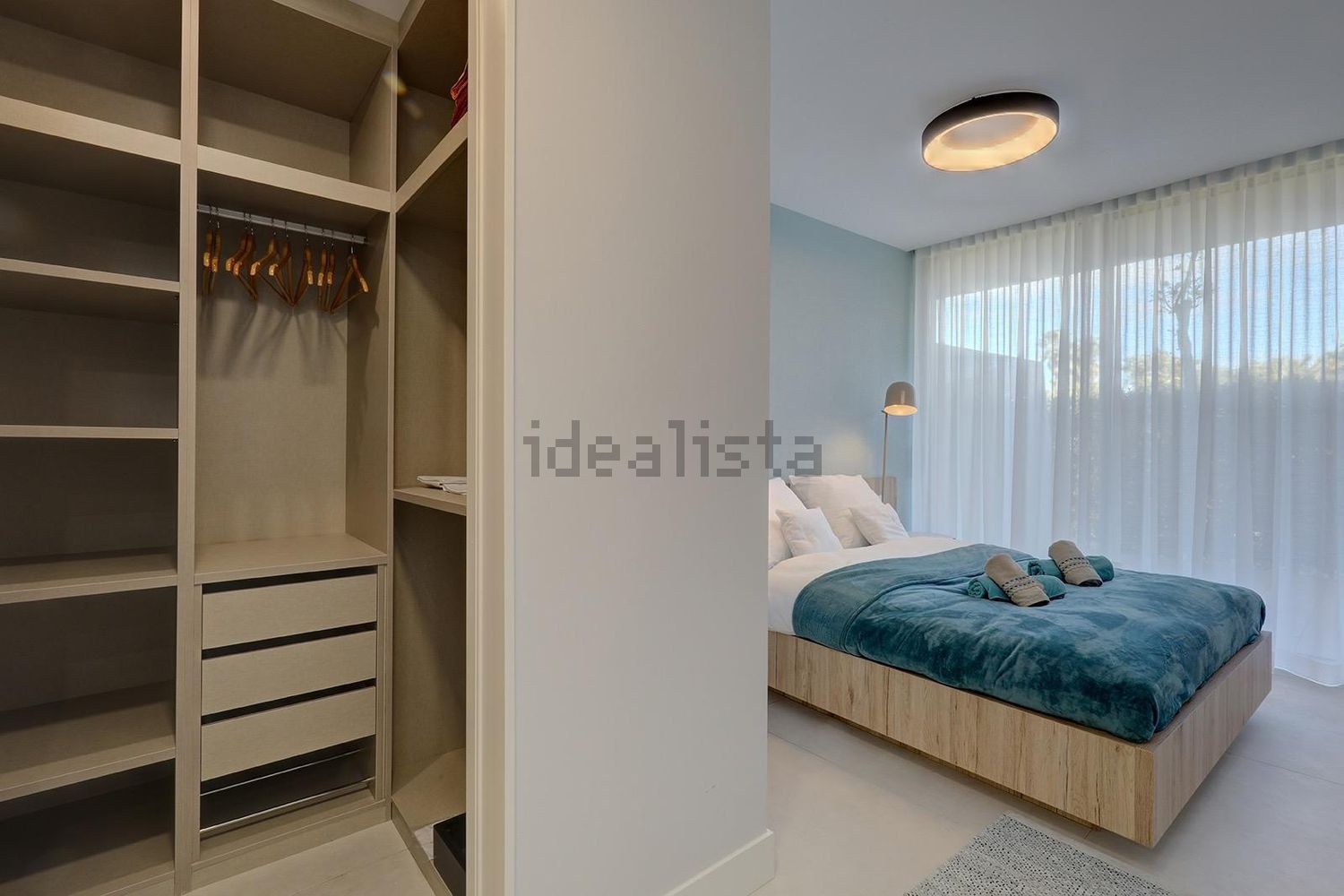Piso en primera línea de playa en Estepona — Dormitorio