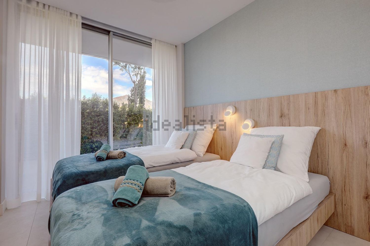 Piso en primera línea de playa en Estepona — Dormitorio