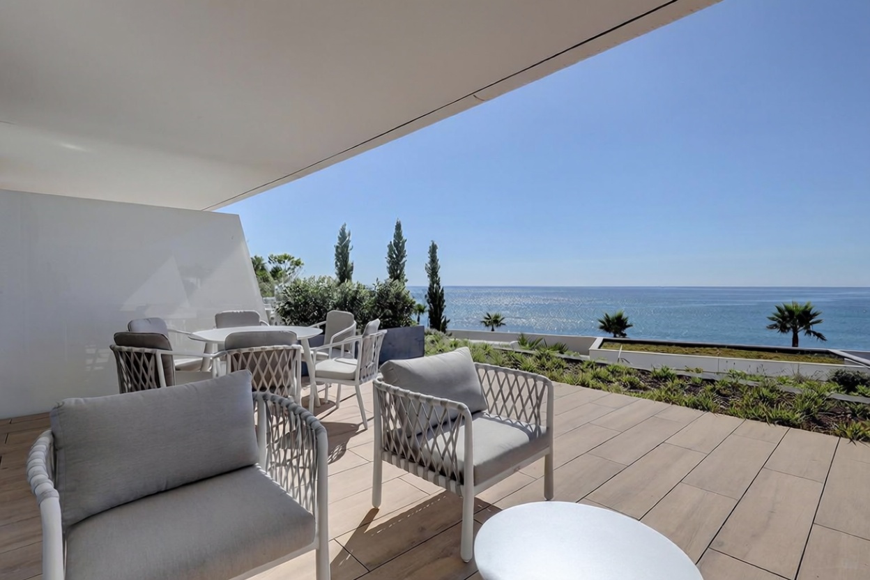 Apartamento em primeira linha de praia em Estepona