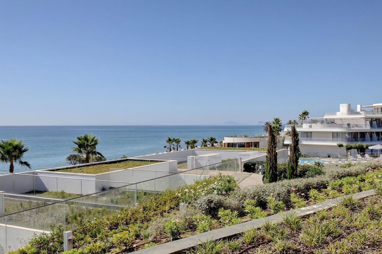 Wohnung in erste Strandlinie in Estepona — Meerblick