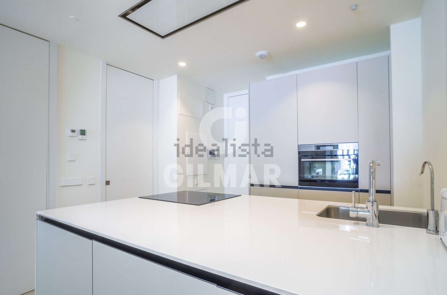 Beachfront flat in Estepona — Bedroom