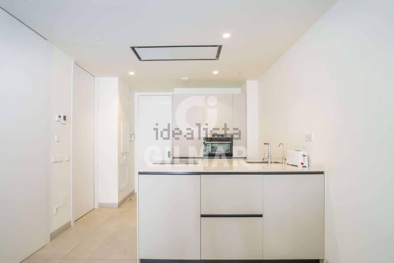 Beachfront flat in Estepona — Bedroom