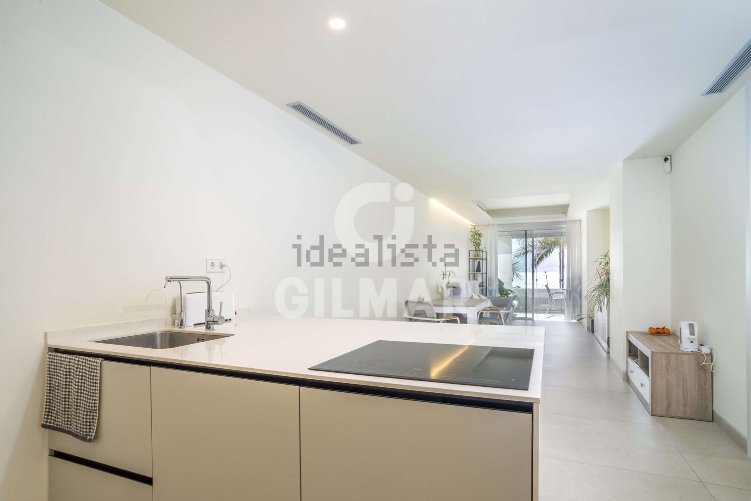 Beachfront flat in Estepona — Kitchen