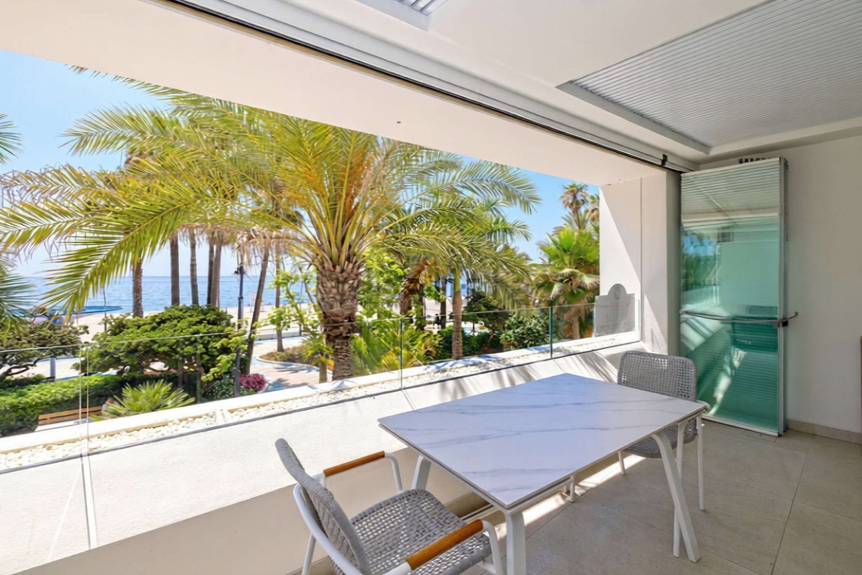 Apartamento em primeira linha de praia em Estepona