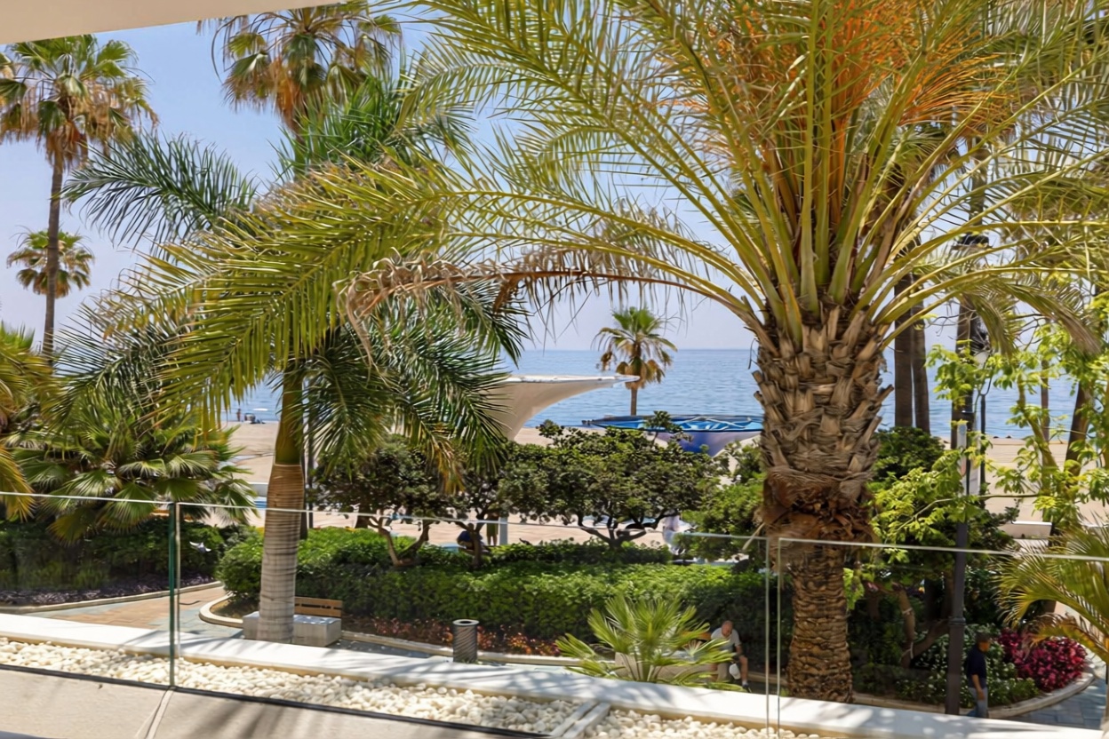 Wohnung in erste Strandlinie in Estepona — Meerblick