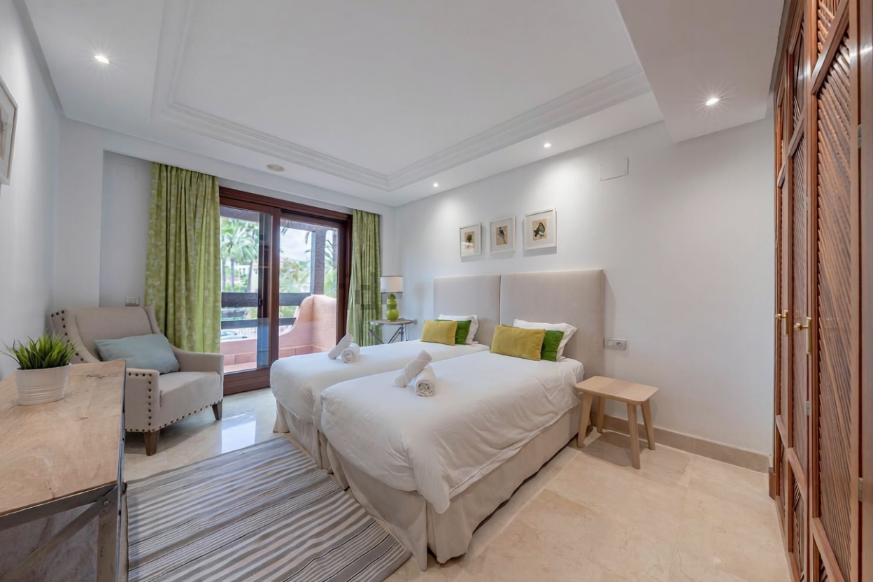 Wohnung in erste Strandlinie in Estepona — Schlafzimmer